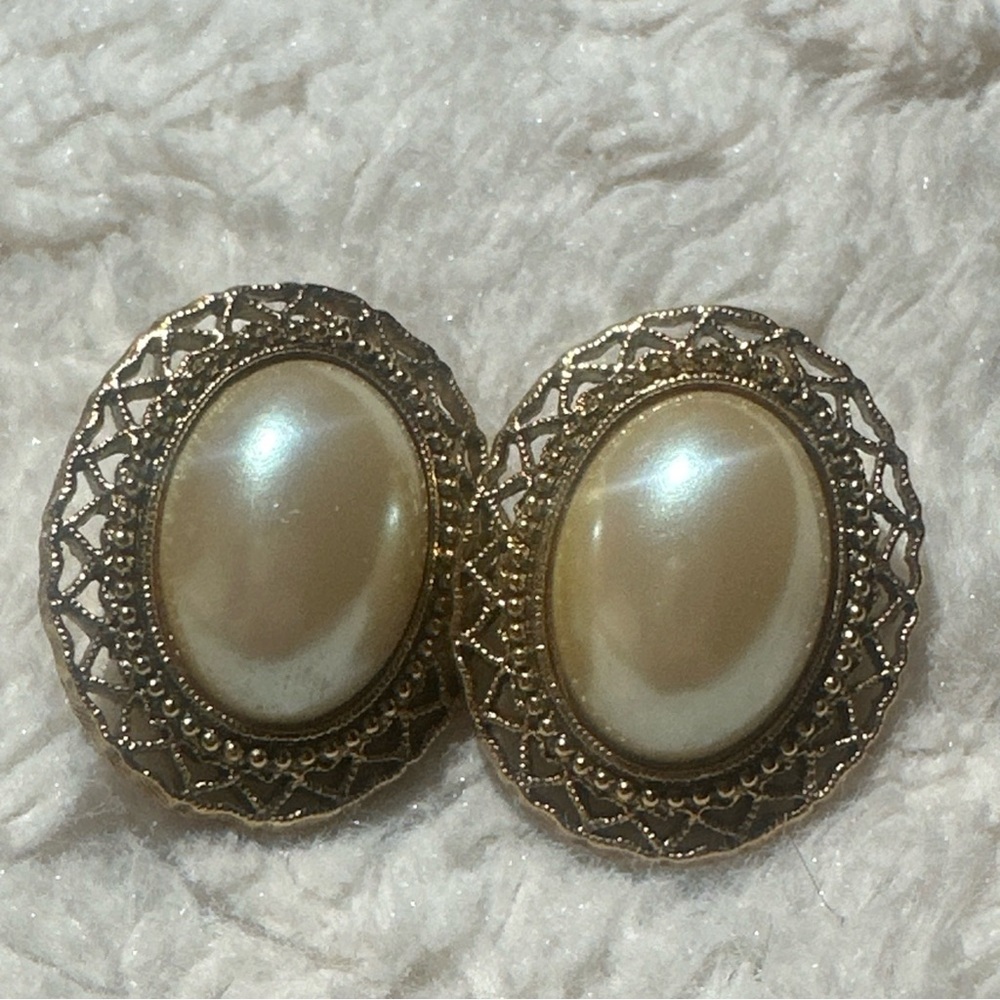 Elegant Gold and Cream Earrings